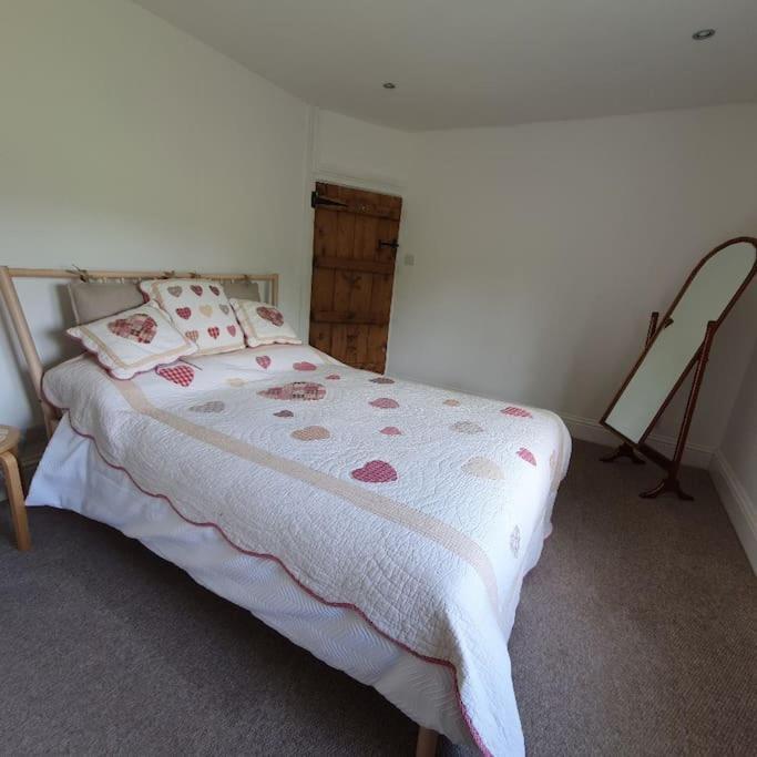Priory Cottage Уестбъри Екстериор снимка